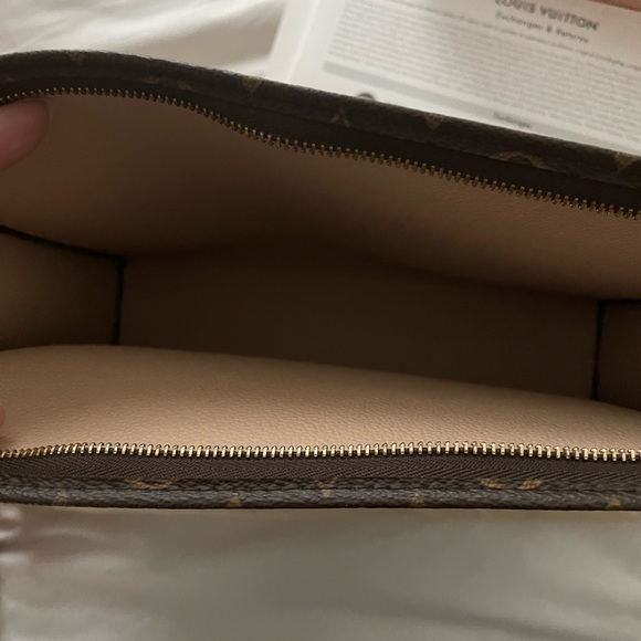 Louis Vuitton toiletry pouch 26. - Picture 5 of 5